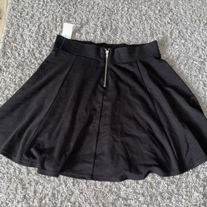 H&M flowy black skirt, zip up. Mid thigh length